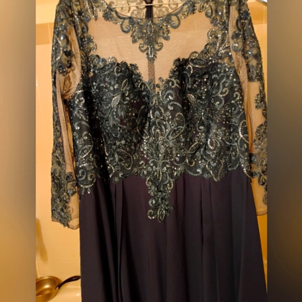 Elegant Navy Lace Evening Dress